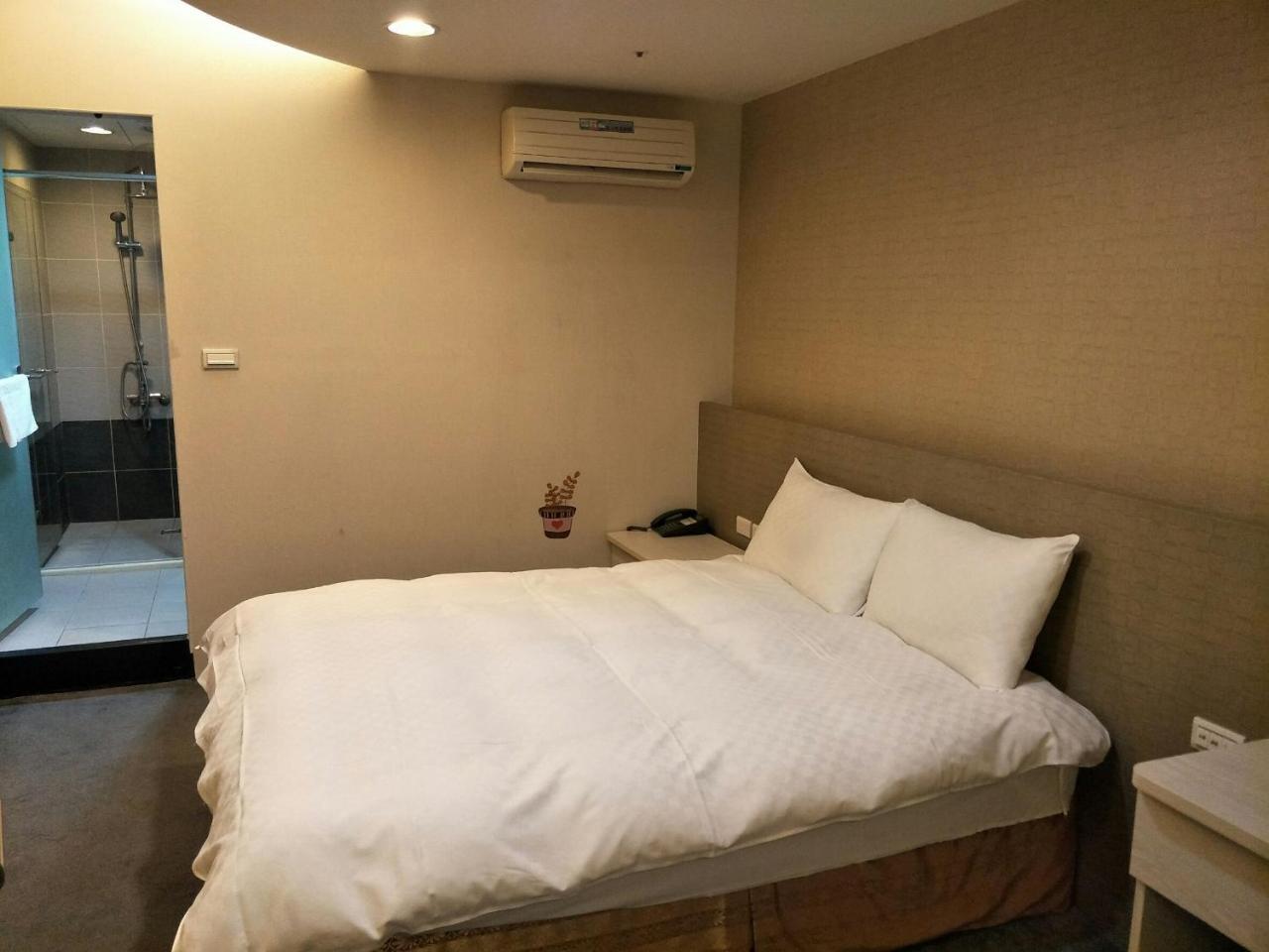 Shun-Yi Business Hotel Цзяї Екстер'єр фото
